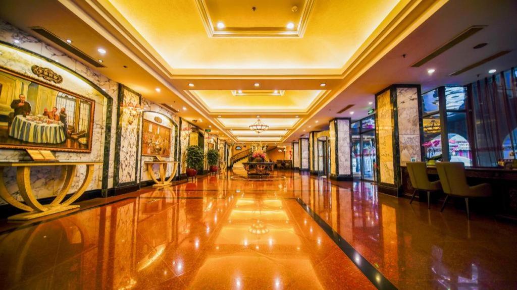 Dong Fang Hotel — photo 3