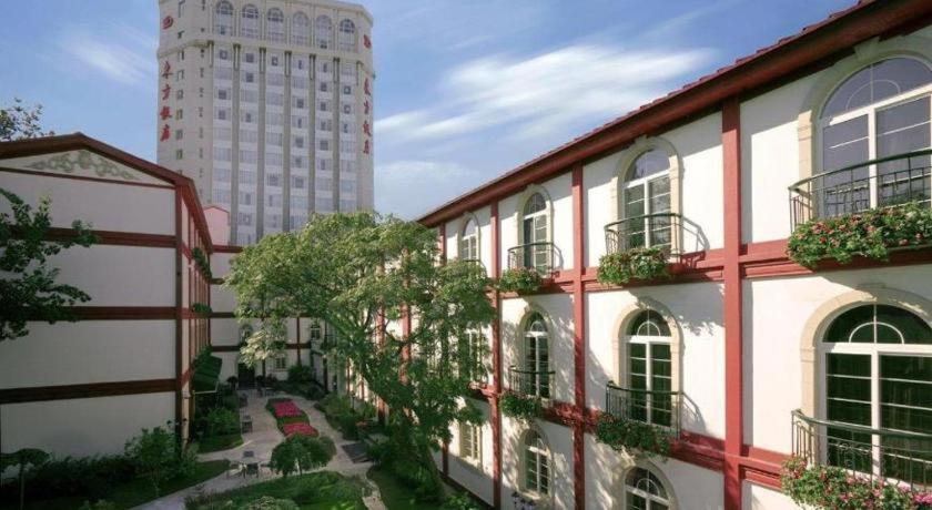 Dong Fang Hotel — photo 2